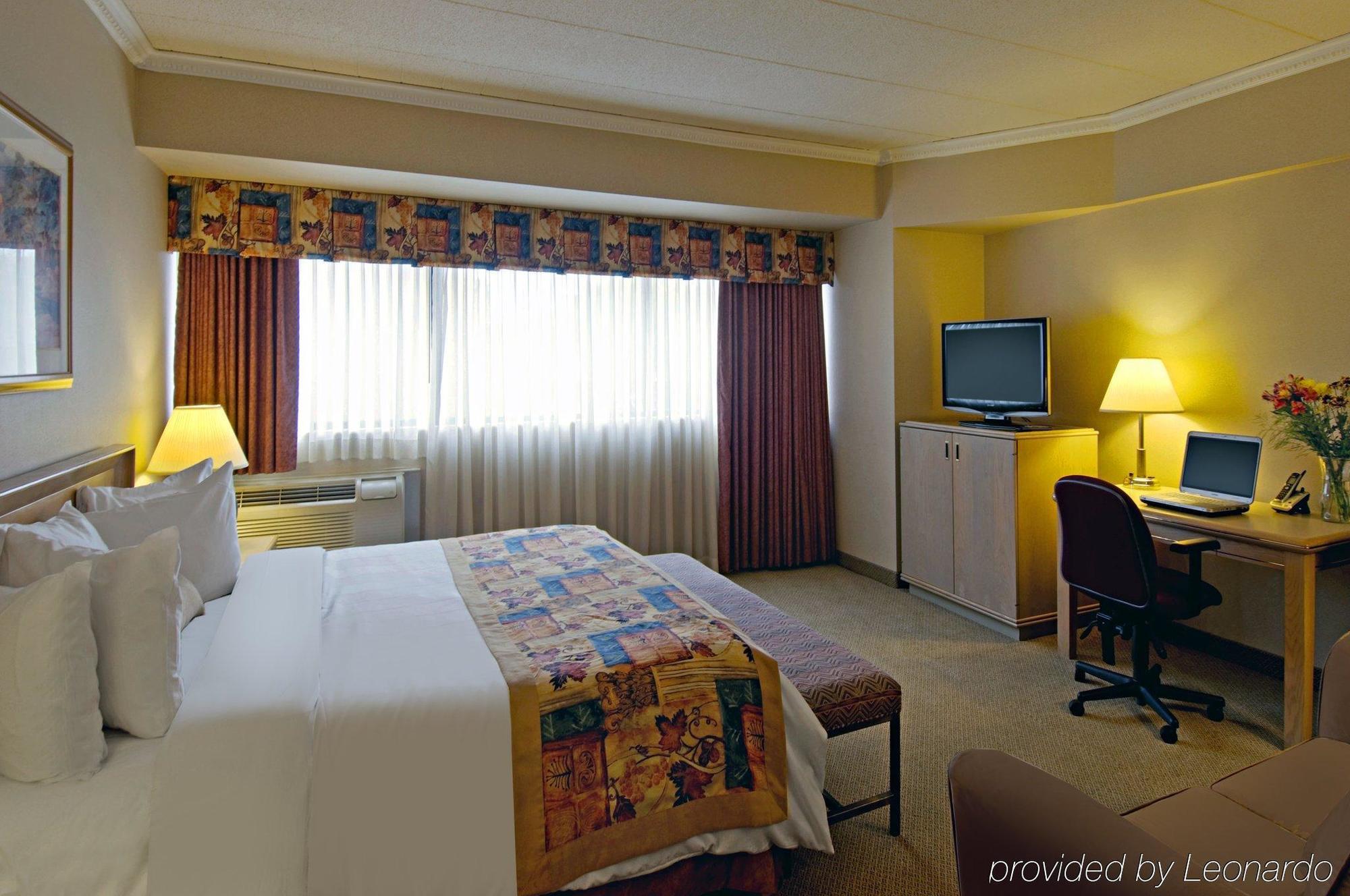 Best Western Downtown Sudbury Room photo