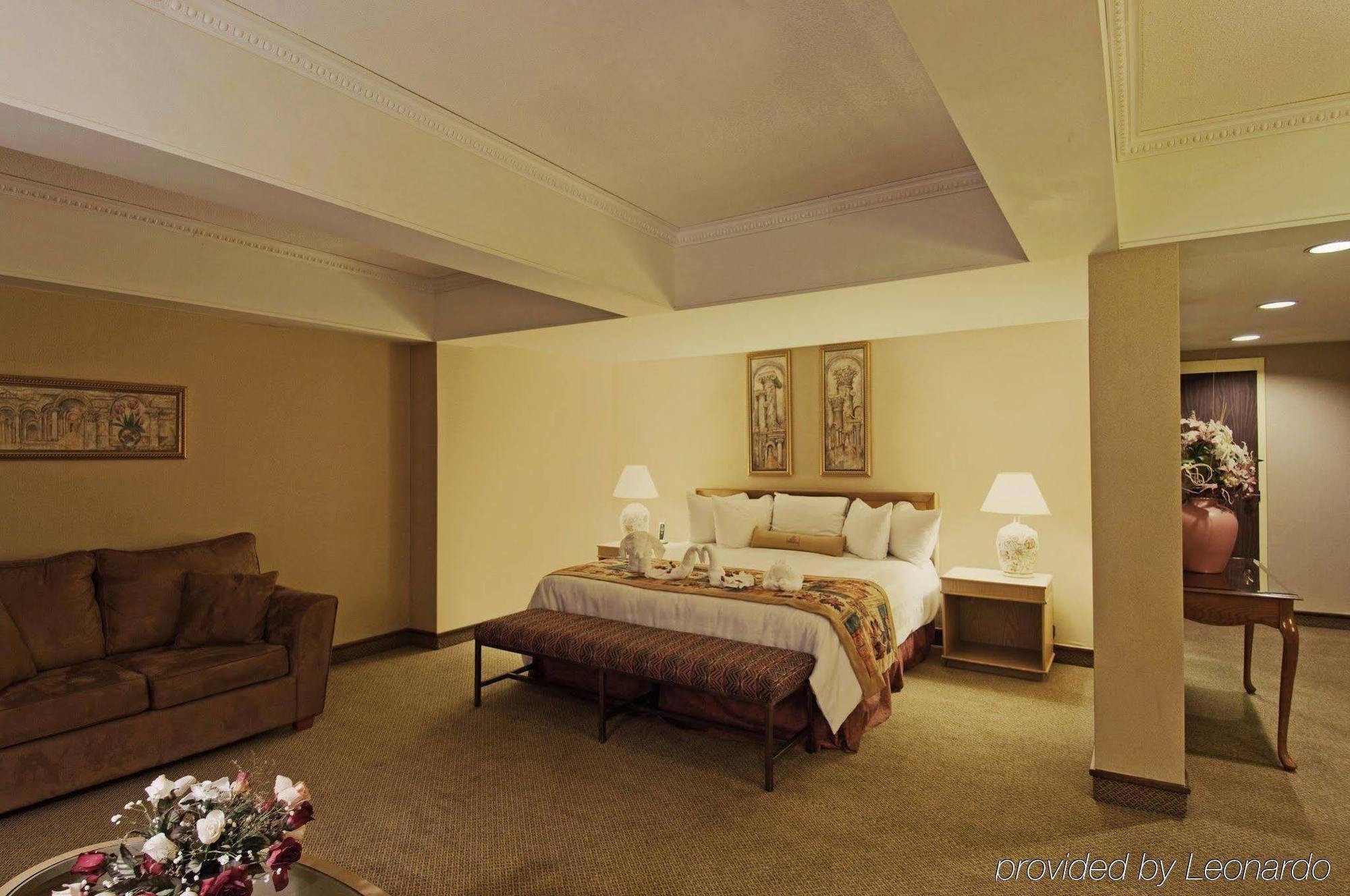 Best Western Downtown Sudbury Room photo